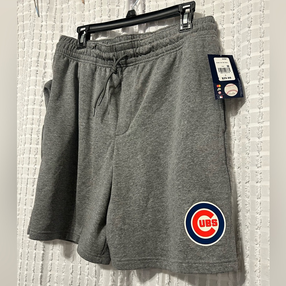Gray Men's‎ Large shorts with Cubs Logo
